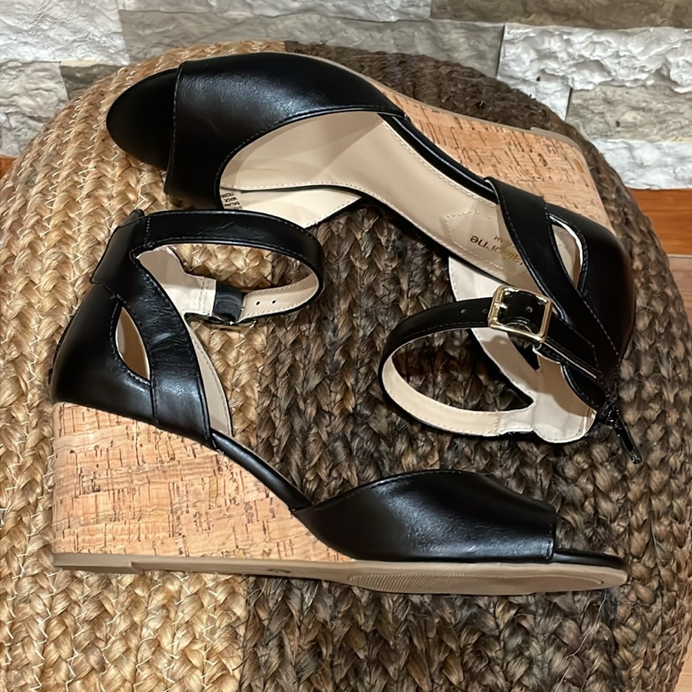 LIZ CLAIBORNE Black Octavia Wedge Shoes with Ankle Strap Sz. 7 1/2 - Picture 6 of 10
